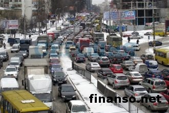 В Киеве в результате 4-километрового затора люди не могли попасть на работу