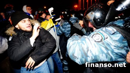 Президент Украины возмущен разгоном Евромайдана: виновные будут найдены