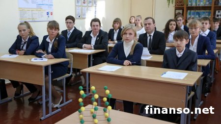 Школьники в центре столицы массово прогуливают уроки