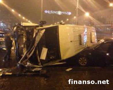 В Запорожье перекинулась маршрутка с людьми – последствия