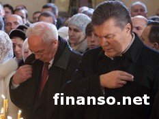 В. Янукович и Н. Азаров по случаю Крещения приняли участие в освящении воды