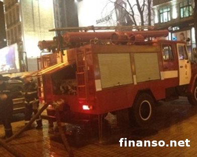 ГСЧС Киева просит оппозицию не бросать в них камнями, есть пострадавшие