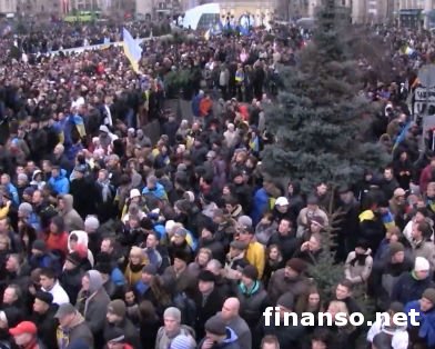 Во время штурма Украинского дома активистами ранены два милиционера