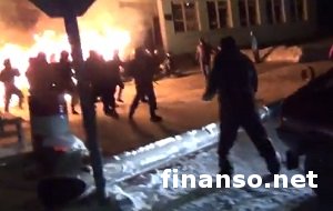 "Беркут" из Донецка прорвал оцепление в Василькове и отправился в Киев