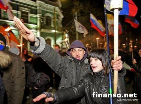 Антиукраинский марш в Крыму: русские нацисты жгли историю Украины
