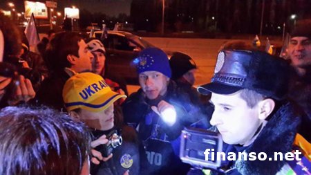 Сотрудники ГАИ решили, что украинский прапор - это тоже правонарушение