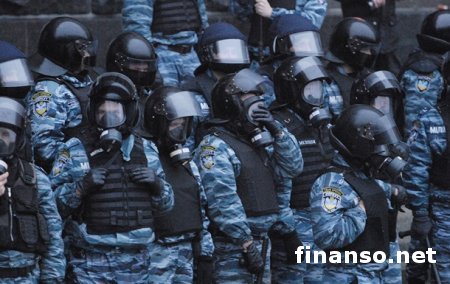 По просьбе "титушек" активистов Евромайдана ловит "Беркут"