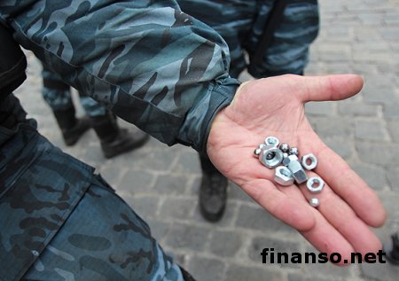 Активисты вооружились "до зубов" и обещают расправиться с правоохранителями