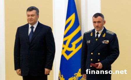 В. Янукович раздал награды: звания получили Герега, «УДАРовец», милиция и жена Пшонки