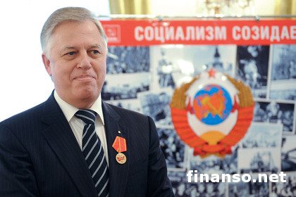 Захваченный дом лидера КПУ Симоненко все таки подожгли