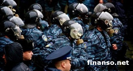 Беркут разогнал Европейскую площадь, митингующие отступают на Майдан