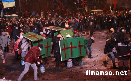 Украина: силовики отступают от здания парламента, активисты идут на штурм