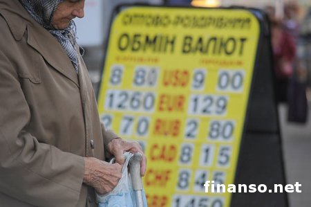 S&P: курс украинской валюты может упасть до отметки 10 грн. за доллар
