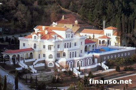 СМИ в озерах на территории Межигорья обнаружены финансовые документы