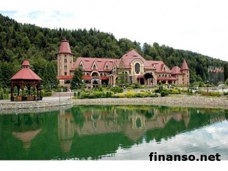 В Карпатах резиденция Януковича стала доступной для людей