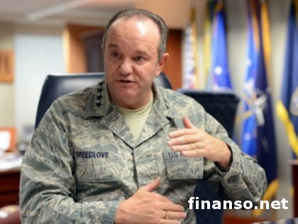 Из-за непонятной ситуации на границе Украины и РФ командующего НАТО отправили назад, в Европу