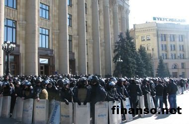 В центр первой столицы, Харькова, стягивают правоохранителей – причины