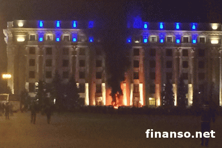В Харькове сепаратисты подожгли здание облгосадминистрации