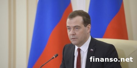 Москва внимательно наблюдает за ситуацией в Украине - Медведев