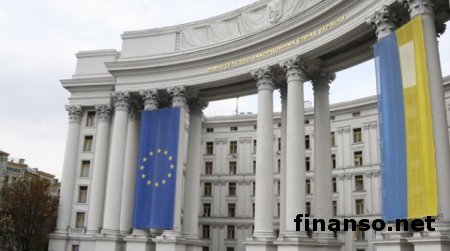 МИД: правительство Украины начало выполнять Женевские договоренности