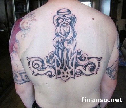 В Украине началась новая волна патриотизма: люди делают тату с украинской символикой В Украине началась новая волна патриотизма: люди делают тату с украинской символикой