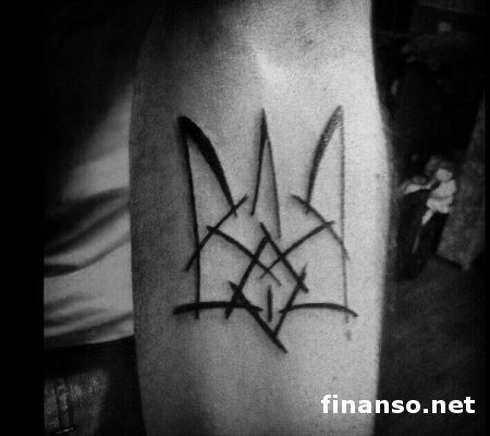 В Украине началась новая волна патриотизма: люди делают тату с украинской символикой