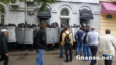 Пророссийские активисты отбили в милиции Одессы задержанных в связи с событиями 2 мая