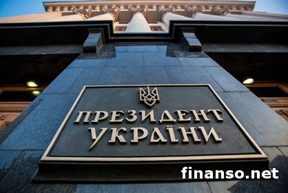 СМИ: Активисты у администрации Порошенко использовали дымовую шашку