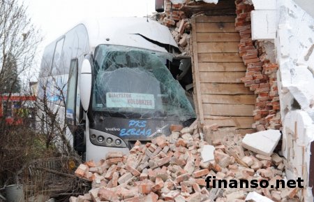 ЧП в Польше: в ДТП попал автобус с украинцами, семь человек погибло