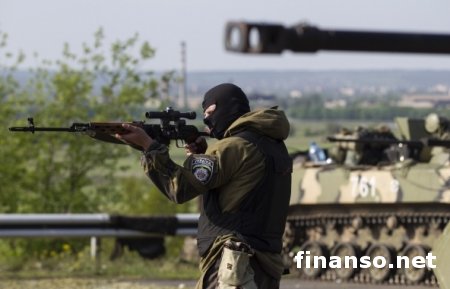 Тымчук: украинские силовики уничтожили 3 БТРа, 2 танка и 2 грузовика с оружием боевиков