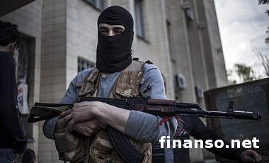 В Луганске вооруженные люди угнали со стоянки 17 машин