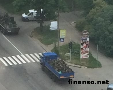 Из Луганска на Алчевск: террористы перемещают танки и остальную технику