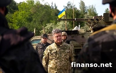 К Петру Порошенко пришли матери десантников