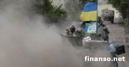 Военнослужащие под обстрелом из Градов отбили атаку более ста террористов и трех российских танков