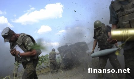 Силы АТО ведут ожесточенные бои с боевиками в Ясиноватой, Луганске, Донецке и возле Саур-Могилы