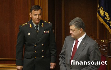Президент Украины убежден, что министру обороны замены пока нет