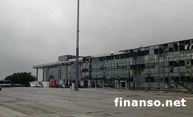 Террористы на танках несколько раз обстреляли аэропорт Донецка - штаб АТО