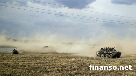 Вблизи с Украиной сконцентрировались 1000 единиц военной техники РФ, 120 бронемашин движутся на Краснодон