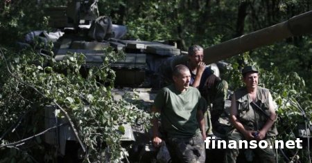 На Луганщину заехала колонна из 48 БТРов и 12 танков