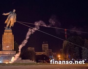 Ночью в Харькове начали восстанавливать памятник Ленину – СМИ