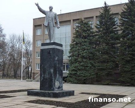 За месяц в Кривом Роге снесли уже третий памятник Ленину