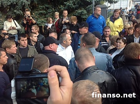 На пикете в Николаеве Нестора Шуфрича забросали яйцами