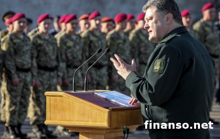 Всем, кто захочет пойти на контракт, Порошенко пообещал демобилизацию