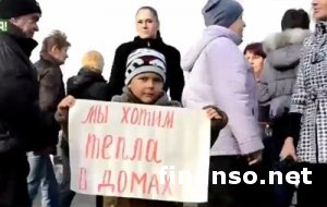 В Одессе местные жители перекрыли дорогу в торговый порт, требуя немедленно включить отопление