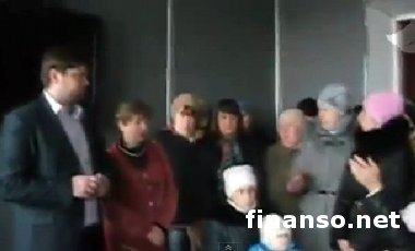 В Енакиево местные жители устроили бунт, требуя у террористов денег