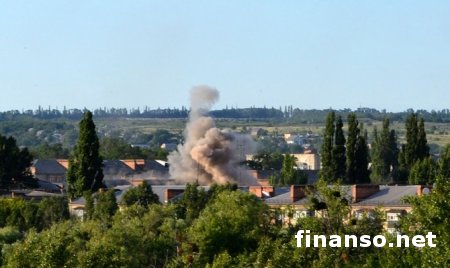 В Донецке слышны залпы тяжелой артиллерии и мощные взрывы