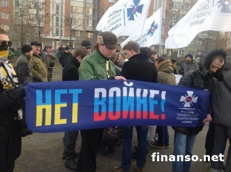 На Русском марше в Москве произошел раскол: «Новороссию» послали в могилу и скандируют «Слава Украине!»