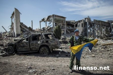 Снайпер террористов работает по донецкому аэропорту, убит "киборг"