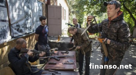 Кураторы боевиков ЛНР: финансироваться будут только боевые отряды, которые участвуют в боевых действиях