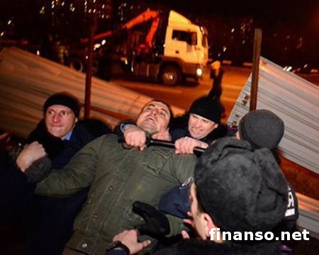 В Киеве на "Осокорках" завязалась масштабная драка местных жителей и правоохранителей, - последствия